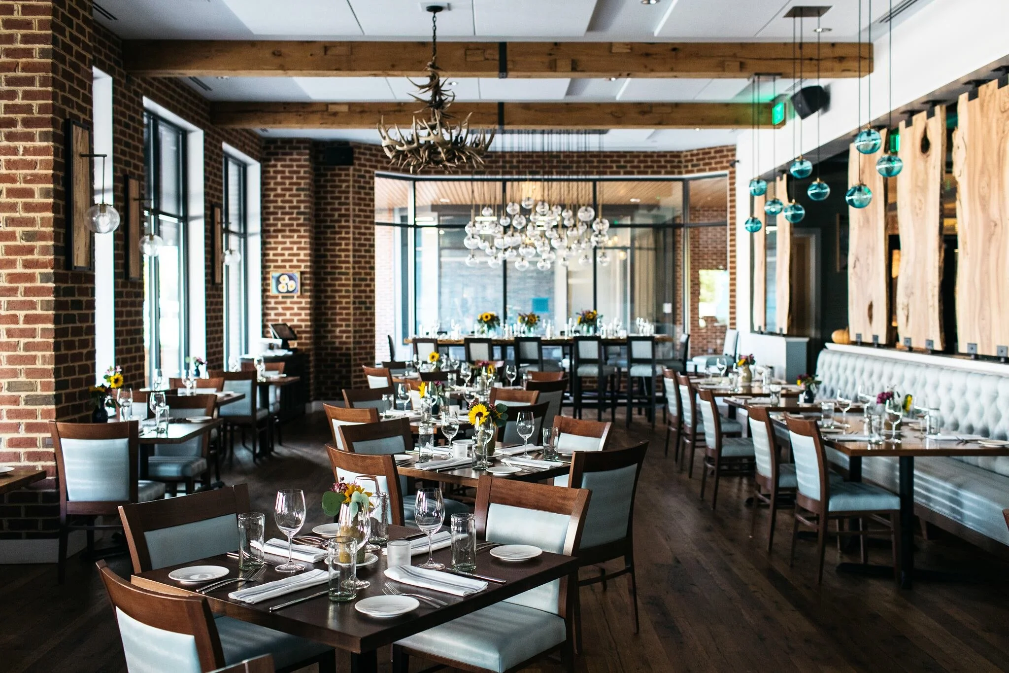 DINING ROOM.jpg