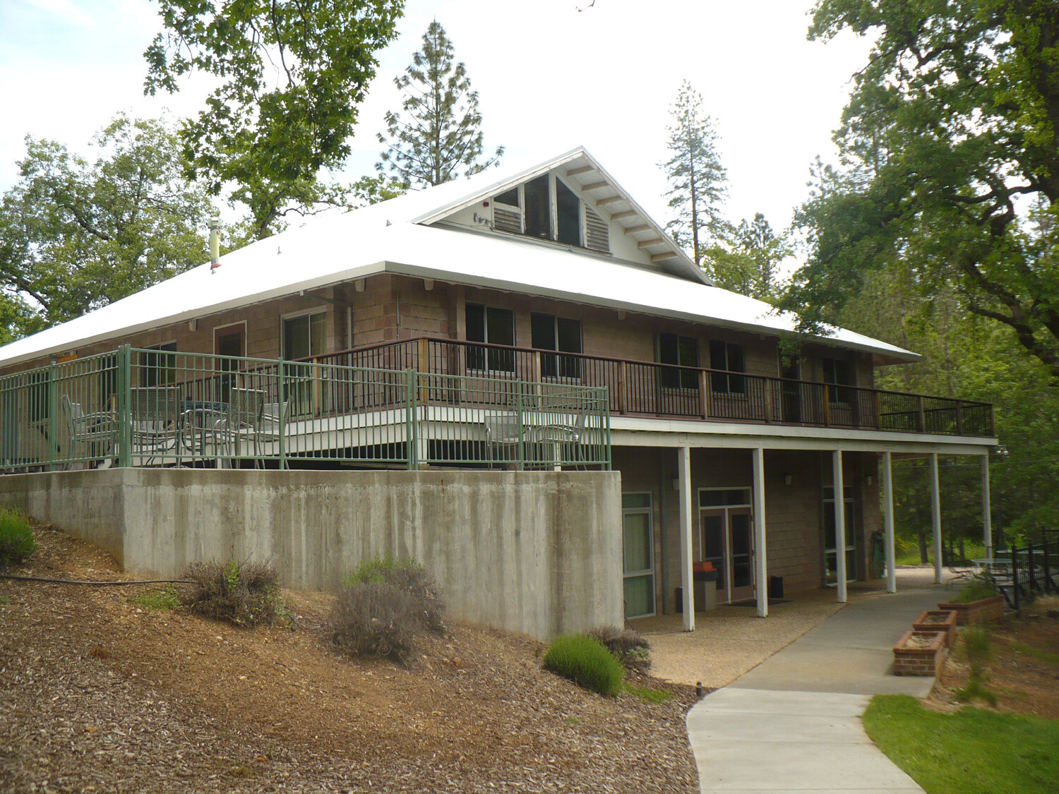 Redwood Lodge