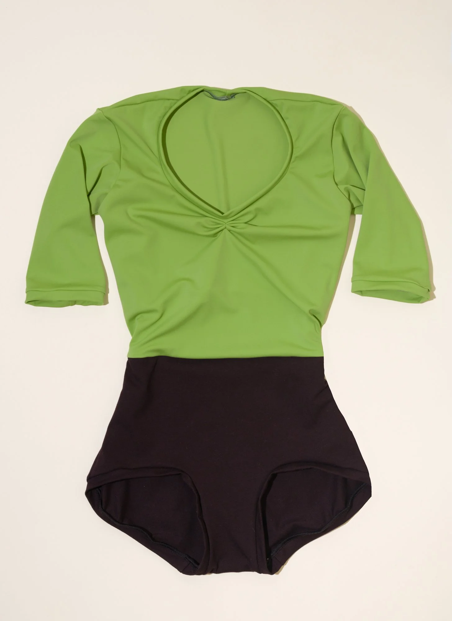 Basic Bell leotard with sleeves in moss and black