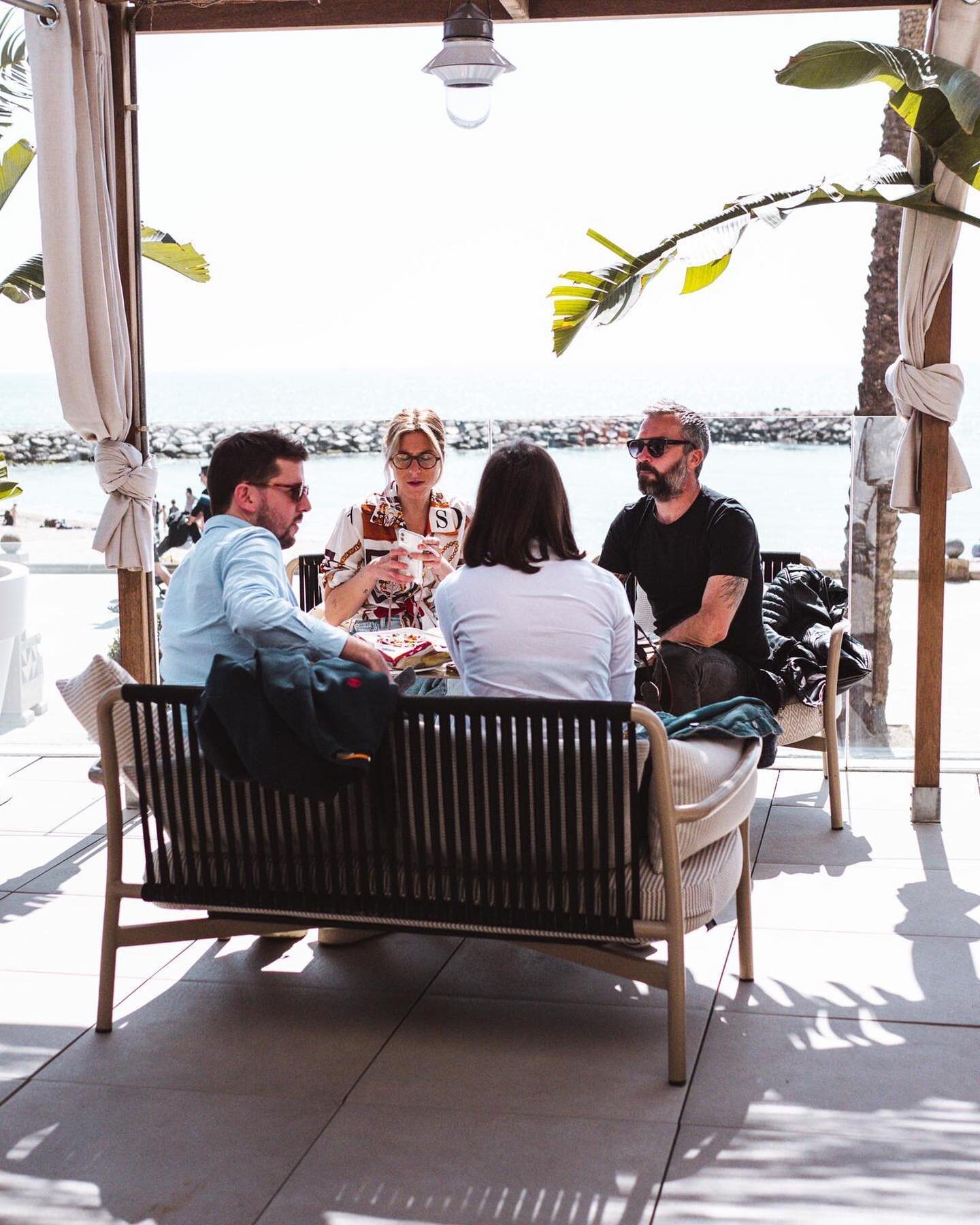Somos de &ldquo;todo o nada&rdquo;. Y elegimos d&aacute;rtelo todo: incre&iacute;bles vistas al Mediterr&aacute;neo, exquisita oferta gastron&oacute;mica y un ambiente inmejorable. Y por si eso fuese poco, de lunes a viernes puedes disfrutar de nuest