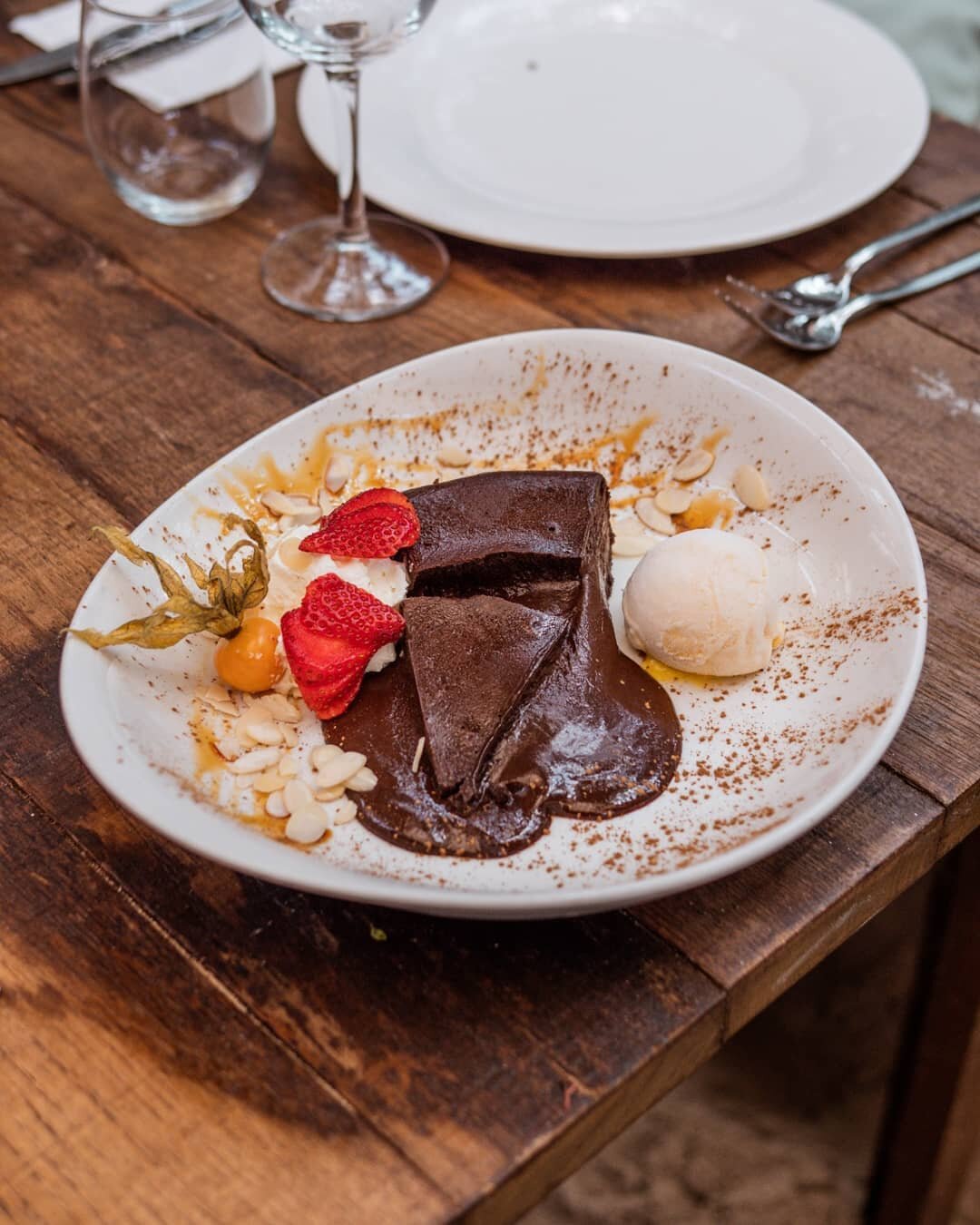 Te atreves con el orgasmo de chocolate? 😏🍫
&bull;
#nohayveranosinbeso #orgasmodechocolate #desserttable