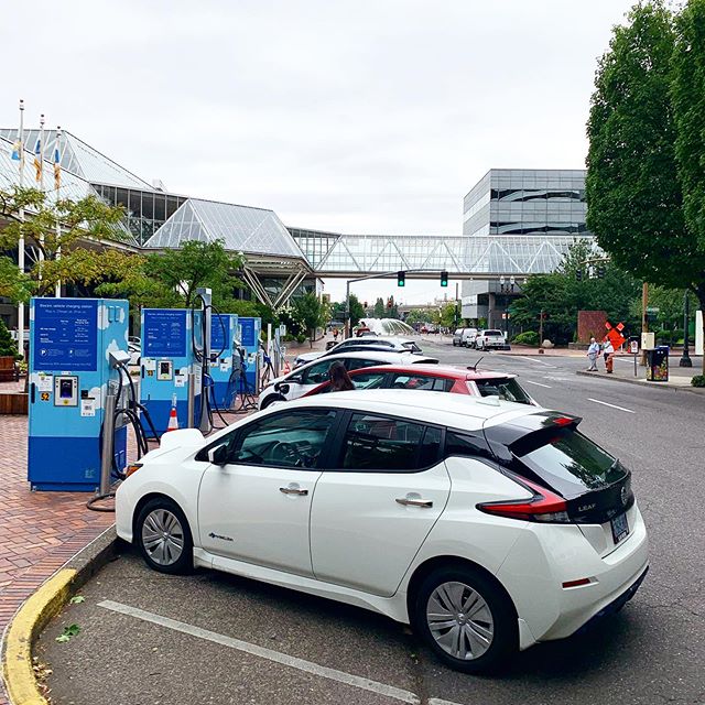 @portlandgeneral&rsquo;s Electric Avenue is hoppin&rsquo; on a Tuesday morning. 
#GoElectricOregon #chargeupandgo #EV #electricvehicle #carcharger #zeroemissions #plugin