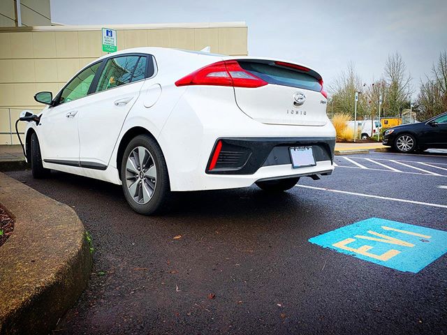 This stylish EV was caught charging in our parking lot today. 🔌
.
#electricvehicle #goelectricor #zev #ev #chargeupandgo #ioniq #zeroemissions #plugin