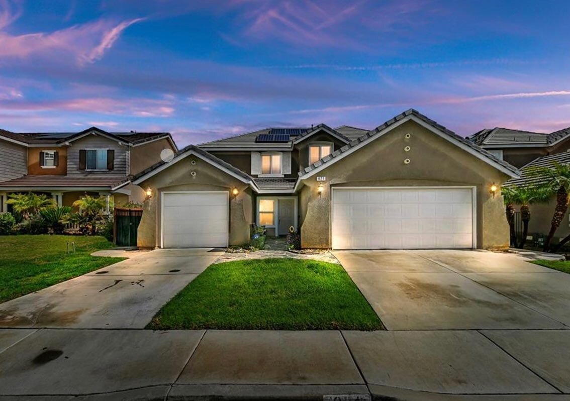 Welcome Home! 821 Pheasant St is a stunning 3 bedroom, 2,584 square foot home located in one of south Corona&rsquo;s most prestigious neighborhoods. There are so many things to love about this beautiful home including its fully paid solar and whole h