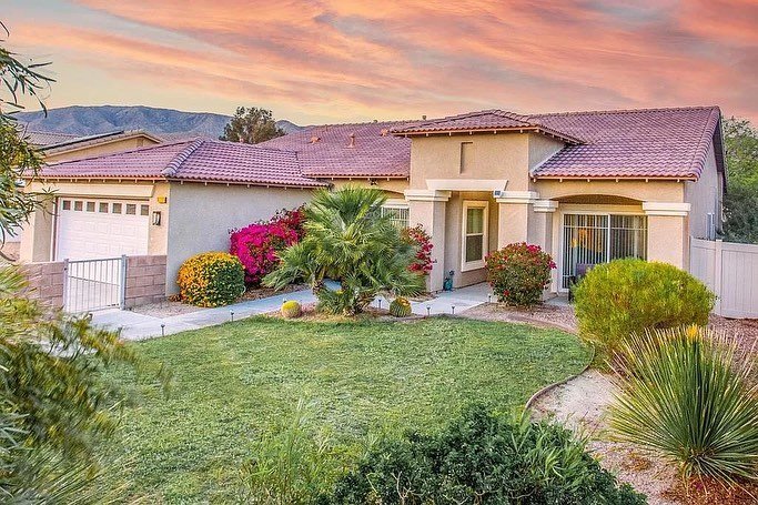 Congratulations to our client on the purchase of this gated community home in DHS 🏡🌵🔑

This is their 5th transaction with us. Thank you for the continued trust in our work and our team 🙏 

3 Bed 🛌 
2 Bath🛁 
2,229 Sq Ft 

Buyer Represented by
 @