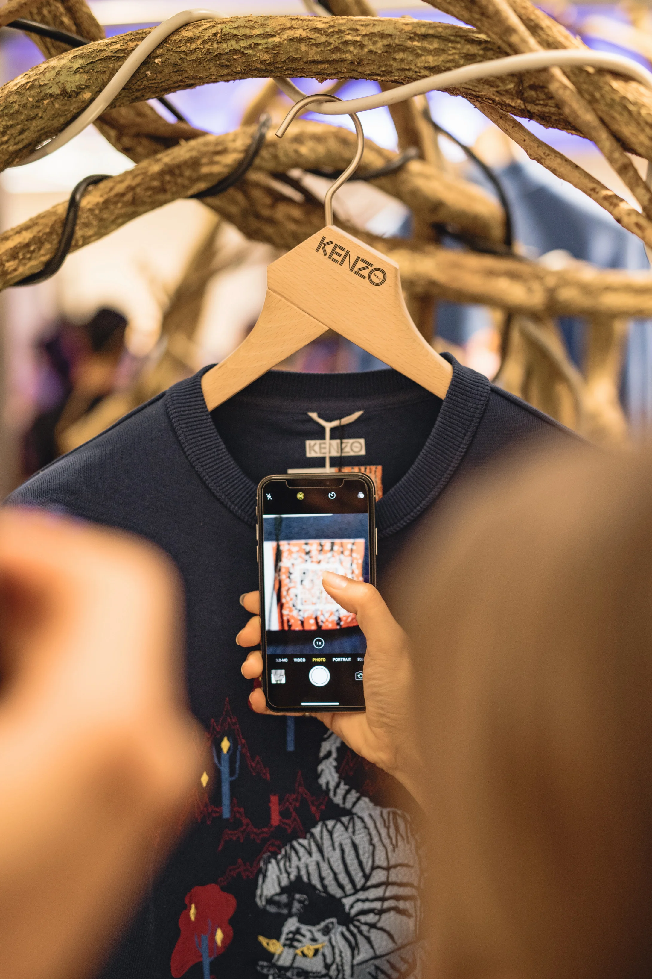 https_%2F%2Fhypebeast.com%2Fimage%2F2018%2F07%2Fkenzo-tiger-beer-rare-stripes-launch-7.jpg