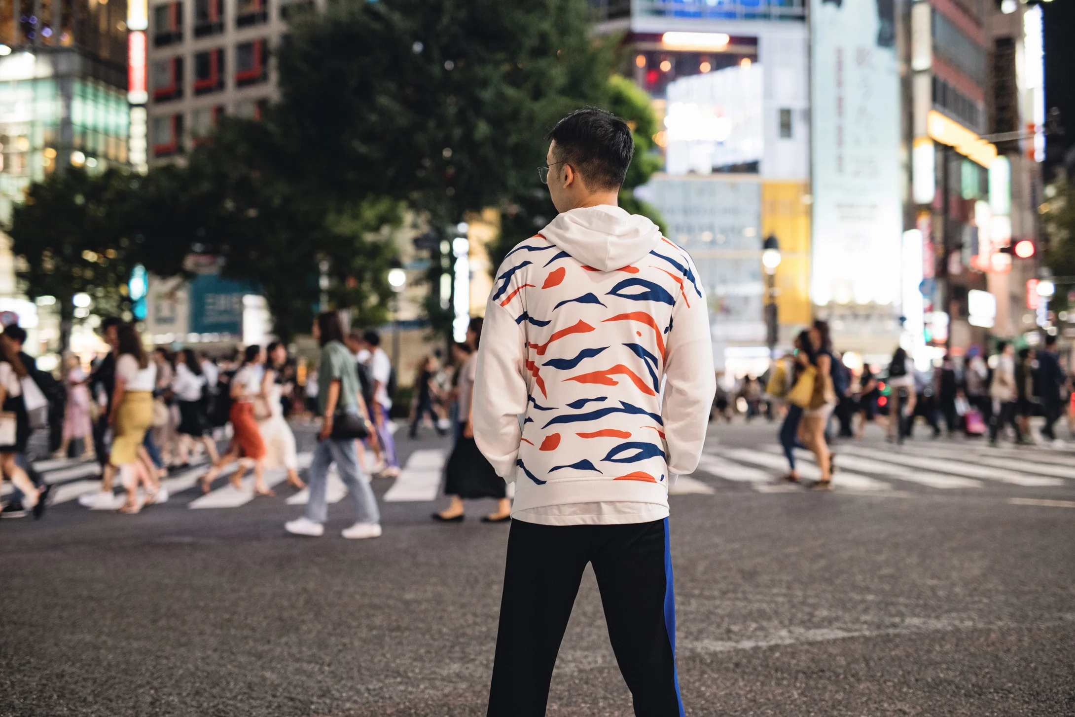 https_%2F%2Fhypebeast.com%2Fimage%2F2018%2F07%2Fkenzo-tiger-beer-rare-stripes-launch-1.jpg
