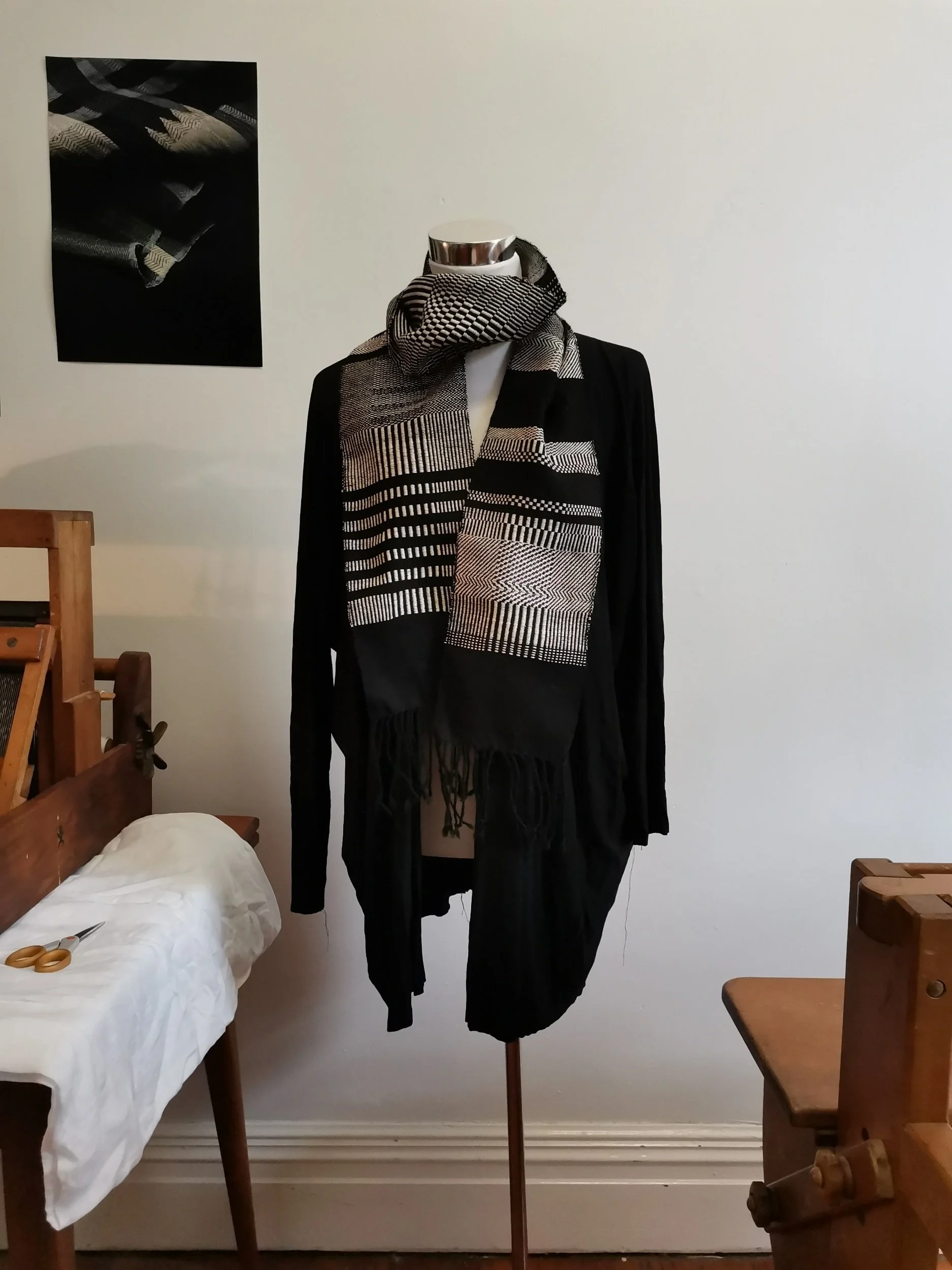 Black & white scarf