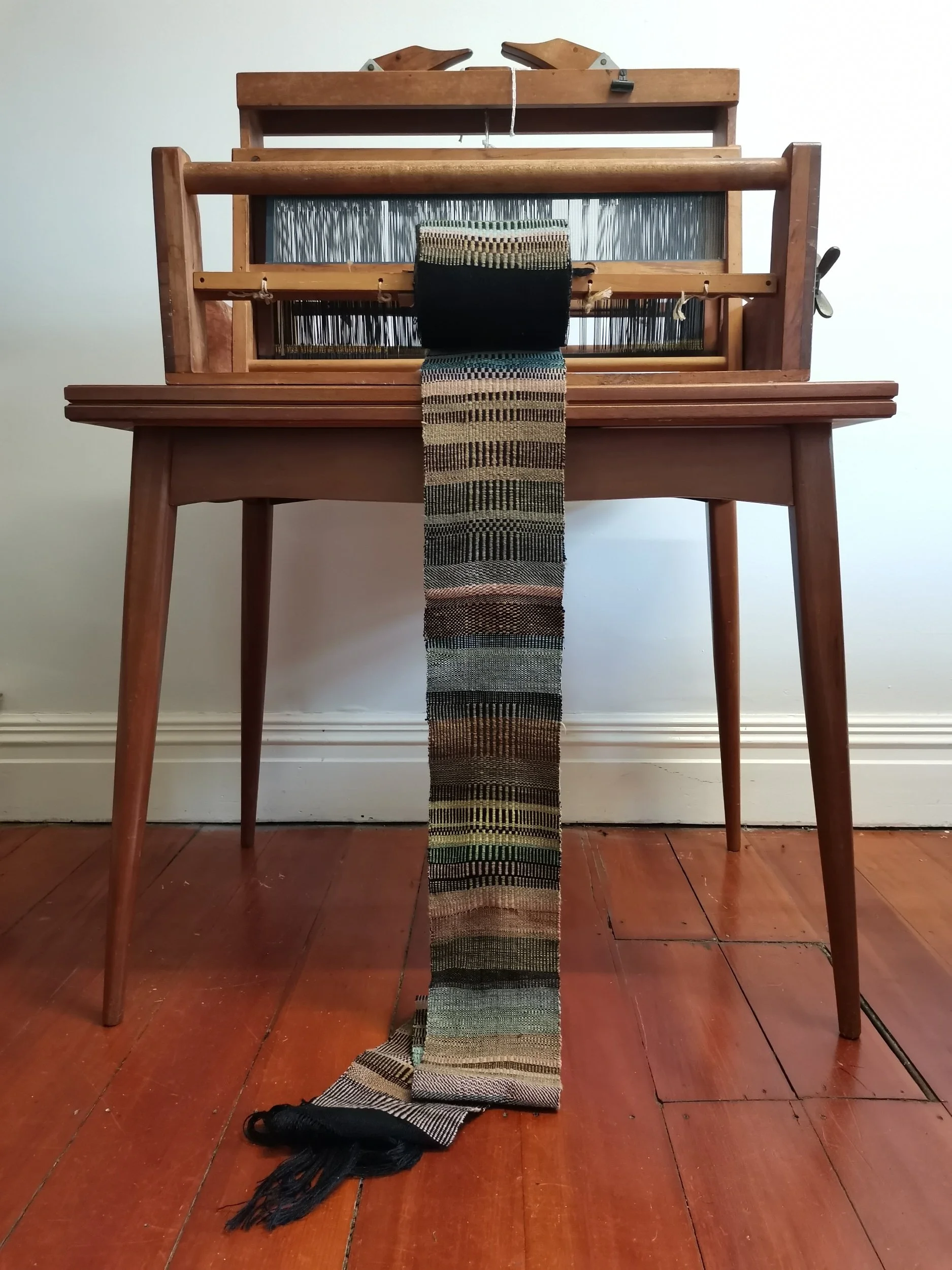 Natural dyed scarf of loom