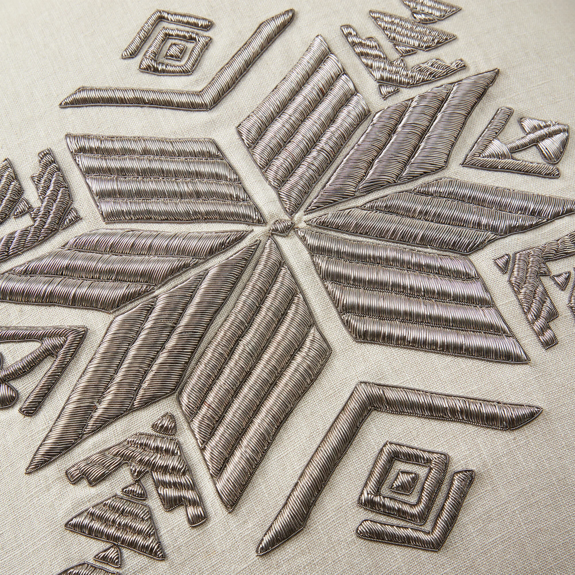 RL_SIlver Holiday Snowflake Bullion Detail .jpg