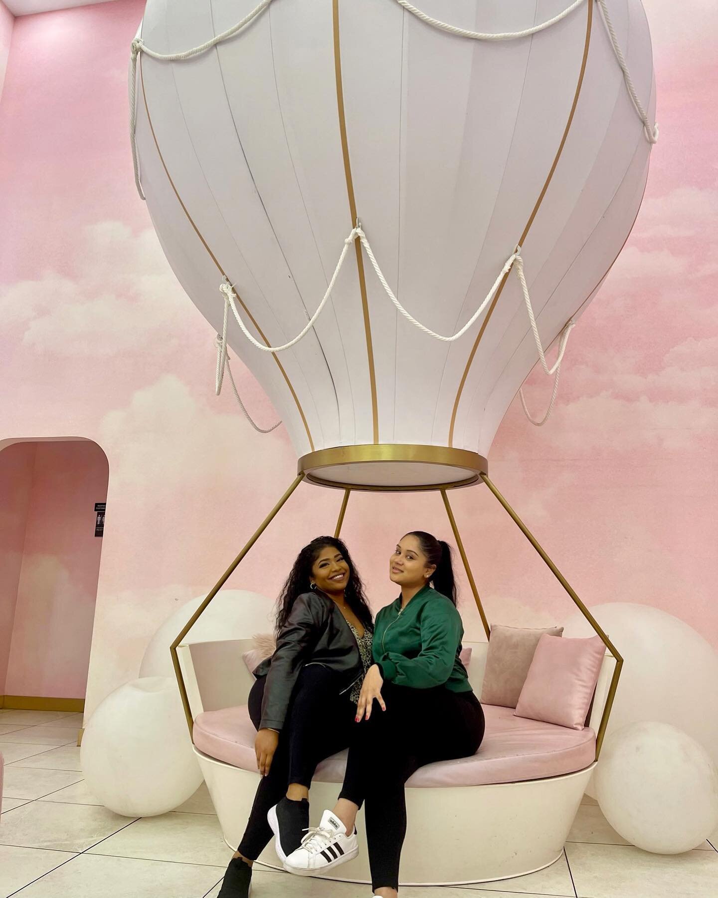 The cutest tea spot in Flushing @mteausa . 

From rose bubble tea to lavender cheesecake this place is a great meeting spot for catching up girlfriends or satisfying your sweet tooth. 

@saritanauth and I met up for a total girl power sesh! Check out