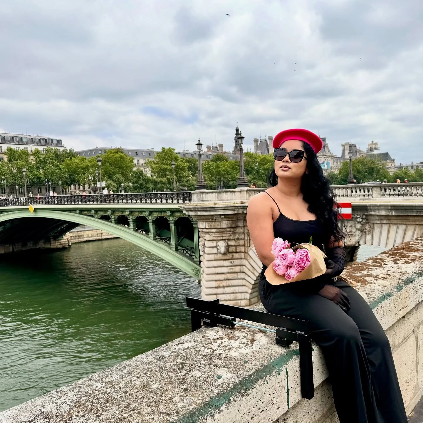 New Blog Post ✔️How to have the dreamiest girls&rsquo; trip in Paris, the city of love! 💕

1️⃣ Stroll along the Seine River
Take in the stunning views and iconic bridges. 

2️⃣ Explore local marketplaces &amp; hidden gardens 🌸
Discover colorful flo