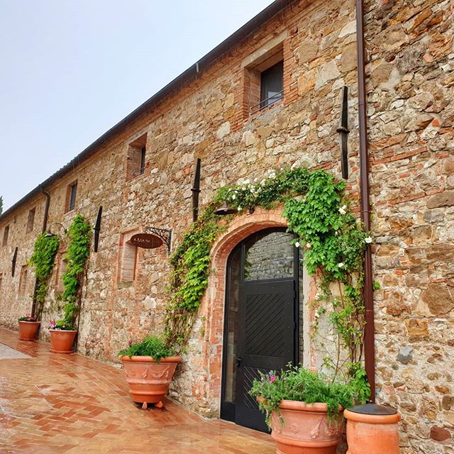 Look what is behind this door. #italy🇮🇹 #villa #tuscany #conference #incentive