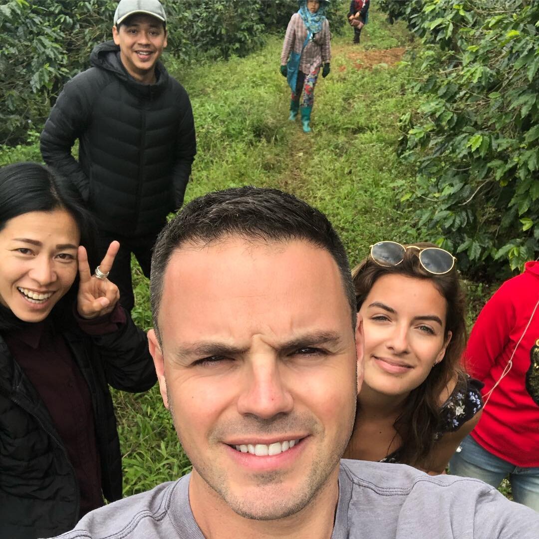 What an amazing day visiting the @doichangcoffeefarm in northern Thailand. Miyo and her family moved from Burma when she was young and were growing opium until the early 80&rsquo;s.
This all thankfully changed when the then King Bhumibol Adulyadej la