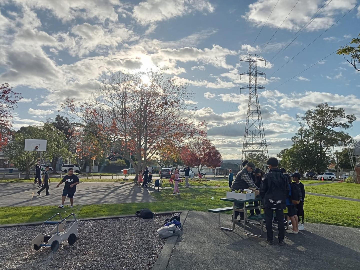 We had a great time at Sports on the courts today, it was awesome to see some new faces and so many peeps getting involved in the wood working workshops by The ReCreators ⚒️ 

These Tuesday hang outs are all about creating safe places for our rangata