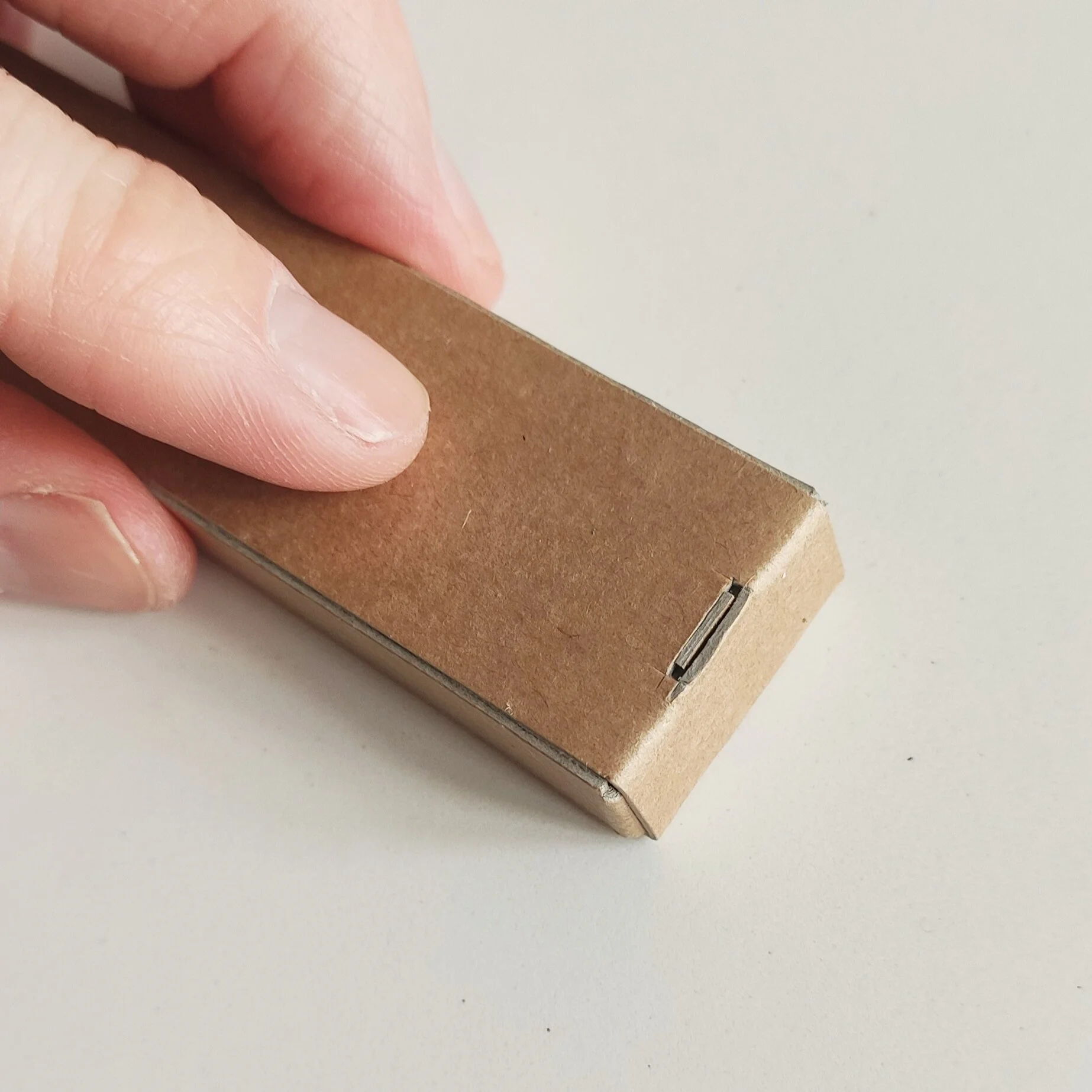 Testing glue and stapels free packaging design.