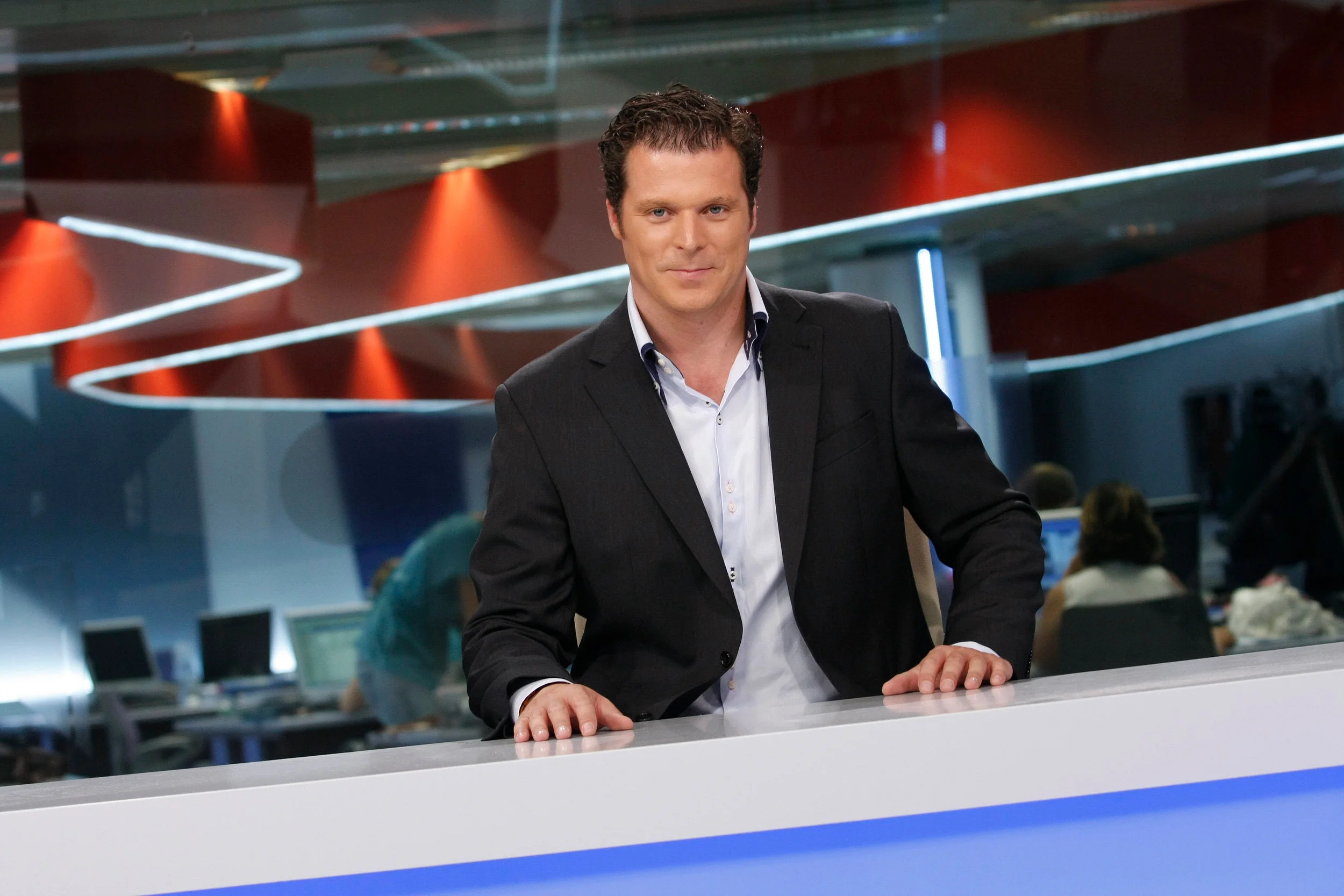 PRESENTADOR TELENOTICIAS 2 EN TELEMADRID