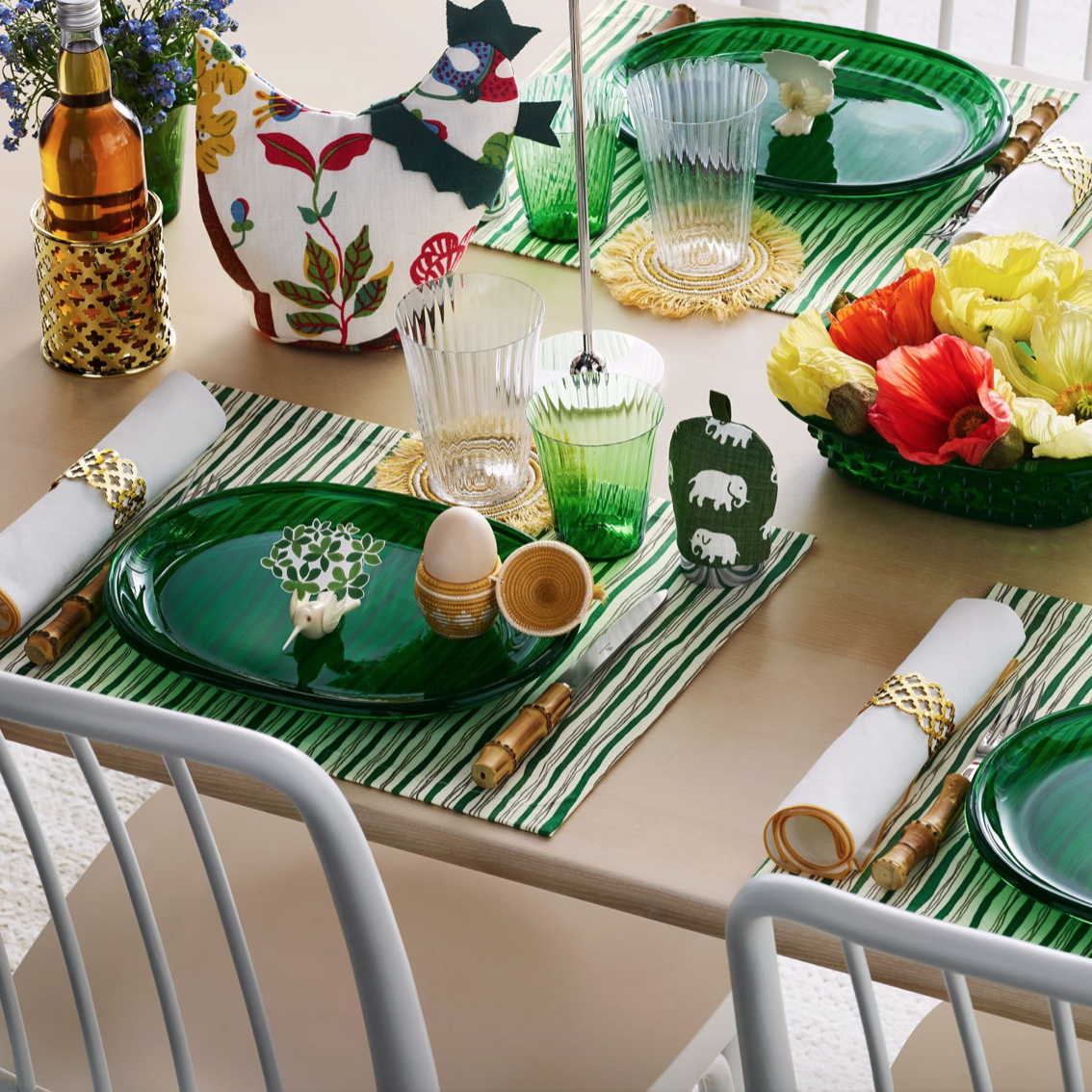 Decorating the Easter Table, A Little Bird , April 2019