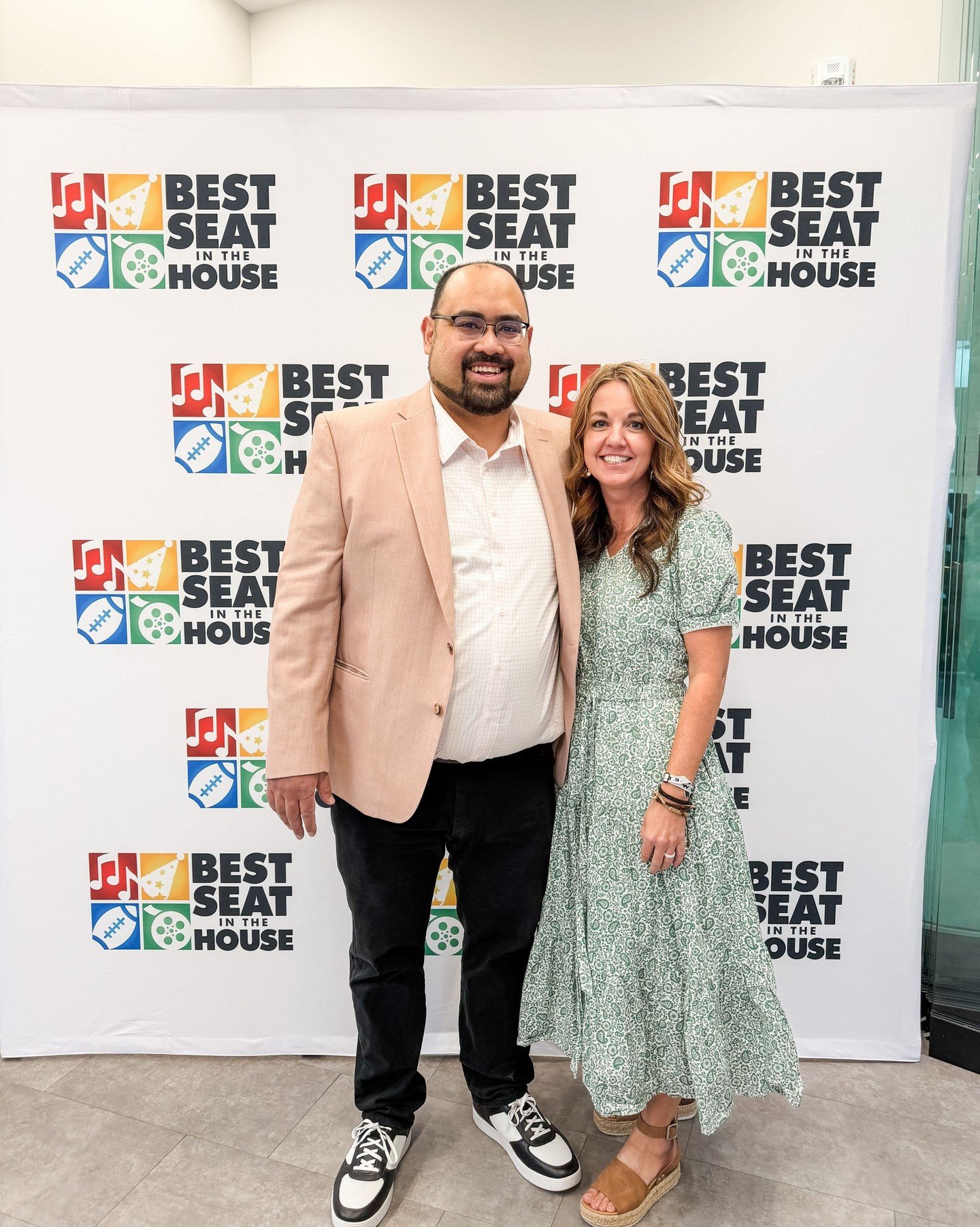 Collaboration is everything to us at Live Your Dream. Thanks to partnerships like the one with @bestseatslc, kids and families can experience joy and hope during tough times, moments they might never have otherwise. Our Live Your Dream families get t