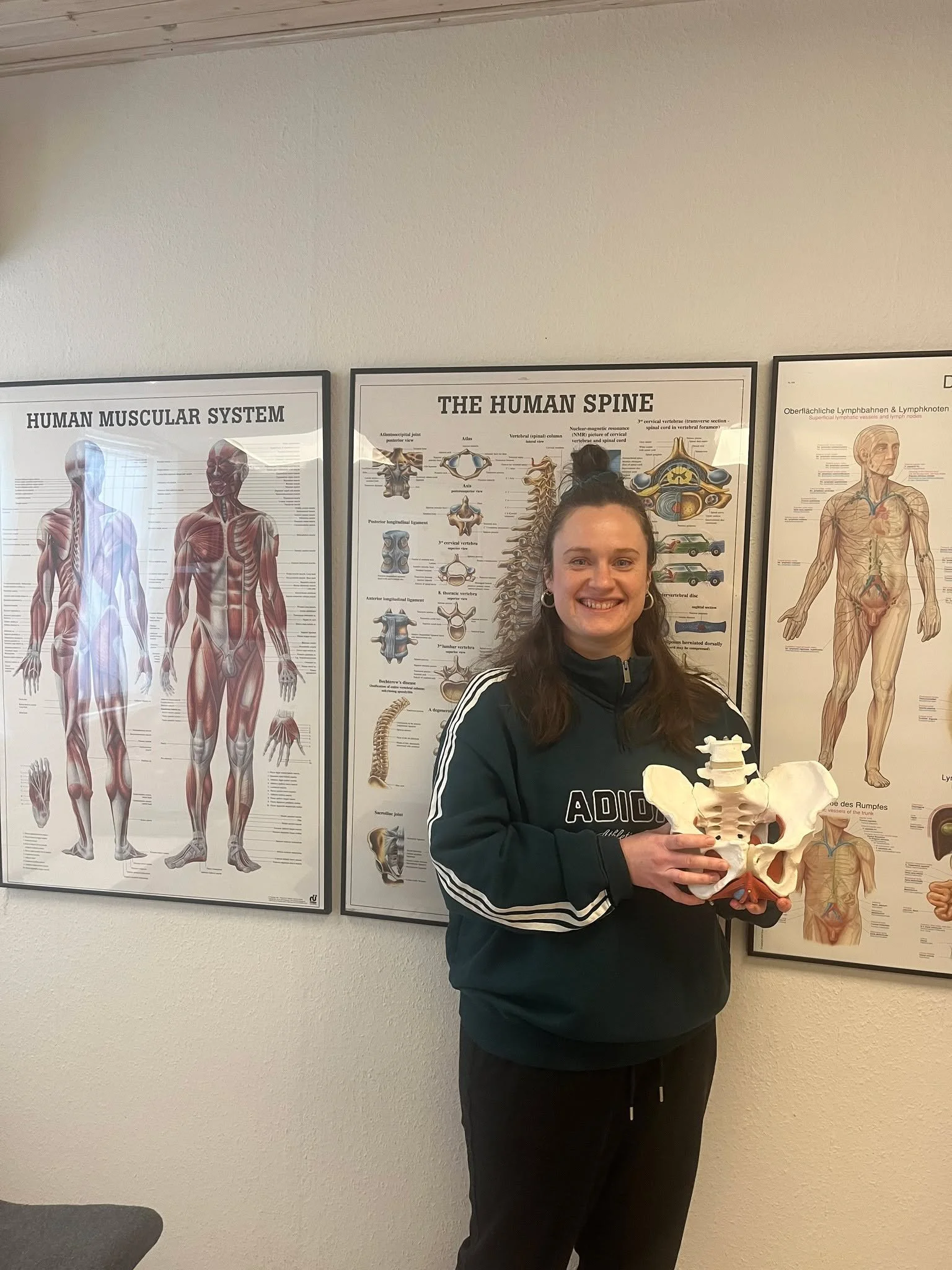 Byd velkommen til Trine !👋🏻

Trine er ny fysioterapeut p&aring; klinikken og har speciale i gyn-obs fysioterapi 💚 

Hun bor i Vissenbjerg med sin familie, og g&aring;r til gymnastik i sin fritid 🤸🏼&zwj;♂️ 😁