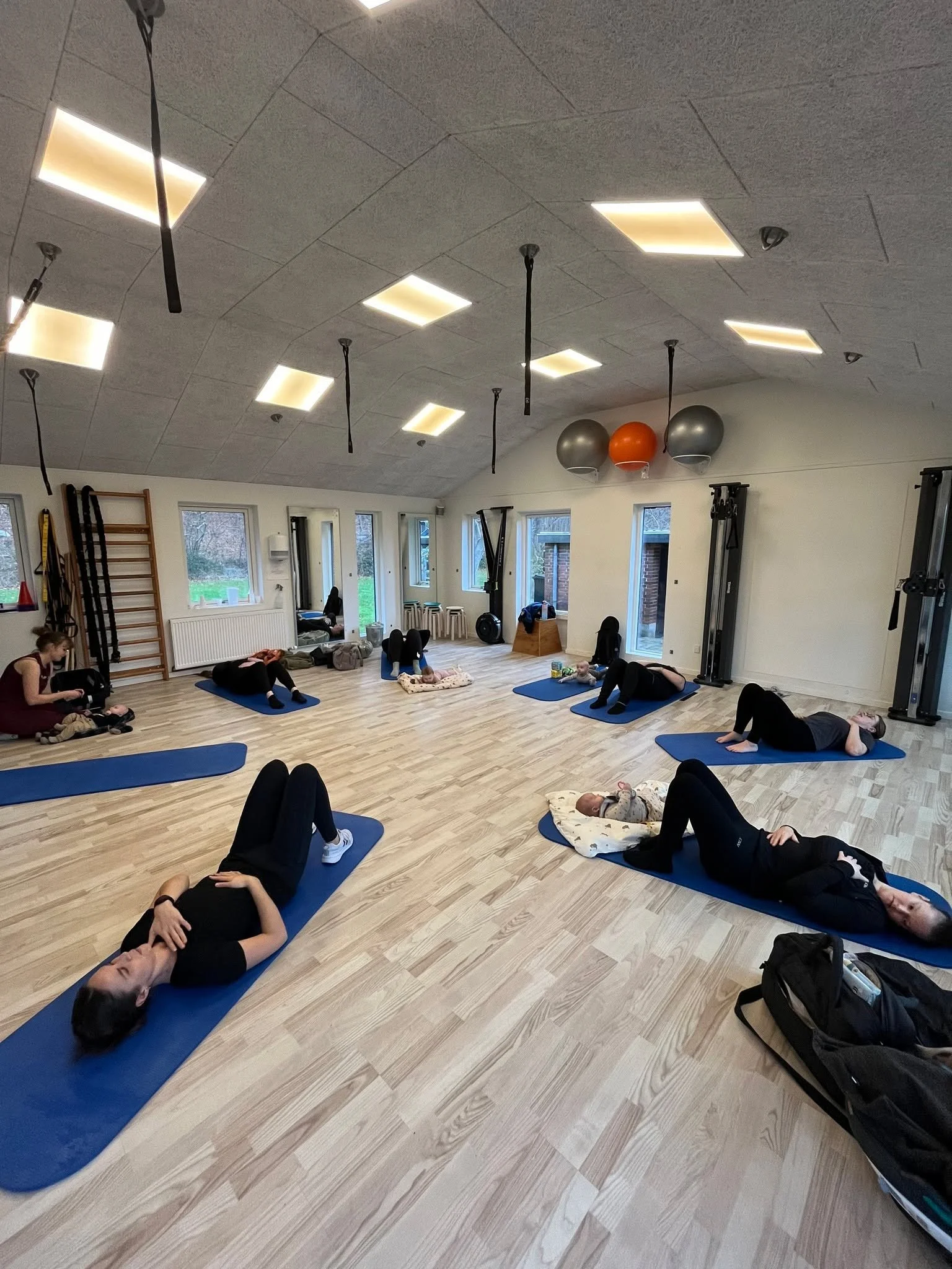 Kom godt igang efter f&oslash;dslen 🤍👩🏼&zwj;🍼

Vores efterf&oslash;dselstr&aelig;ning kombinerer b&aelig;kkenbunds&oslash;velser, stabilitet, styrke, kondition og afsp&aelig;nding &ndash; alt sammen tilpasset din krop efter graviditet og f&oslash