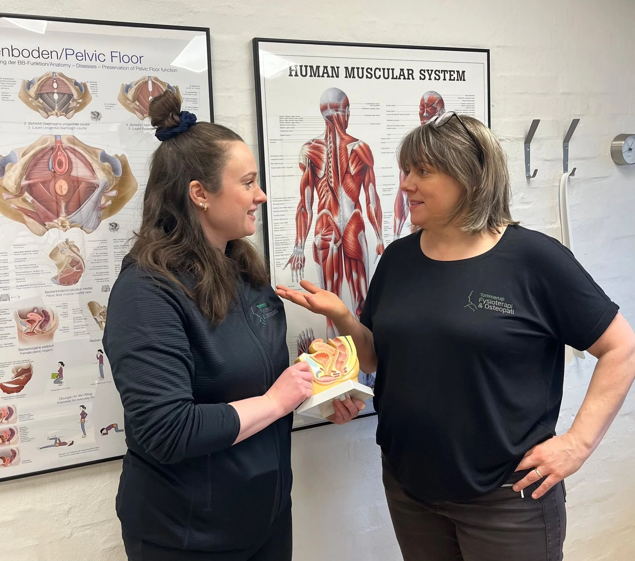 🌿 Gyn-obs fysioterapi &ndash; nu med flere h&aelig;nder 🌿

Trine og Stine varetager nu sammen vores gyn-obs fysioterapi, s&aring; vi kan hj&aelig;lpe b&aring;de m&aelig;nd, kvinder og b&oslash;rn med smerter og gener i b&aelig;kken og underliv.

Ha