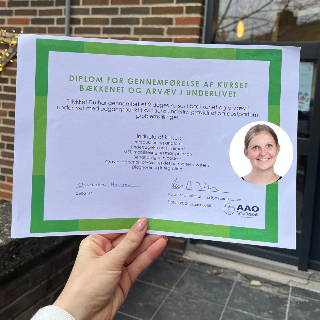 ✨ ENDNU ET KURSUS I HUS! 🥳

Charlotte har netop gennemf&oslash;rt et specialiseret kursus i b&aelig;kkenet, graviditet og underlivet hos Aarhus Osteopati.

Kurset giver en dyb forst&aring;else af de mange forandringer, kroppen gennemg&aring;r under 