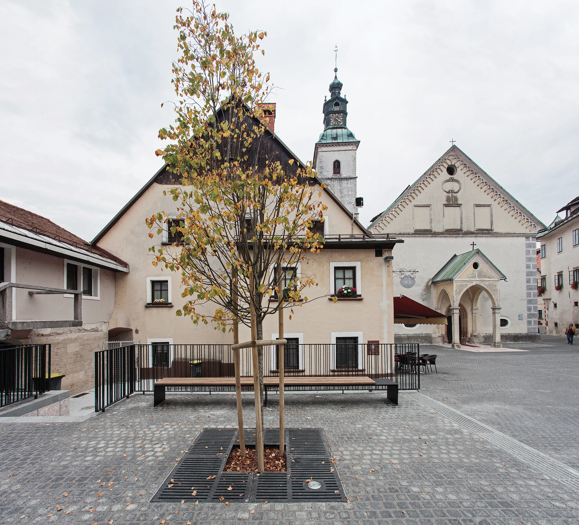 UREDITEV CANKARJEVEGA TRGA IN BLAŽEVE ULICE V ŠKOFJI LOKI