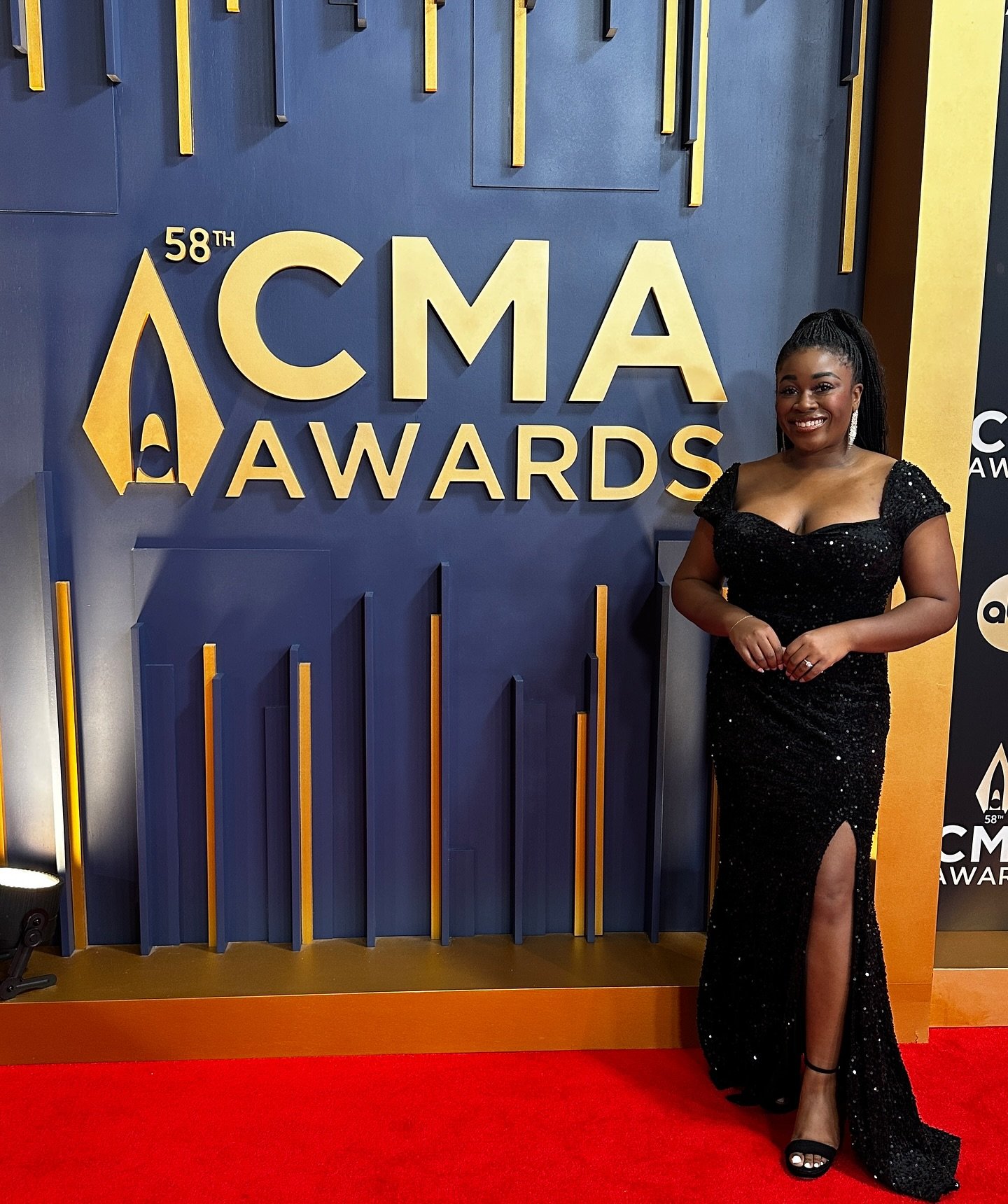 My first (of many) @CMA Awards Red Carpet!!! I had a wonderful time on the the carpet tonight and enjoyed the show!!

Recaps coming soon!!

#cmaawards #redcarpet #mediahost #blackwomeninmedia #womeninmedia #redcarpethost