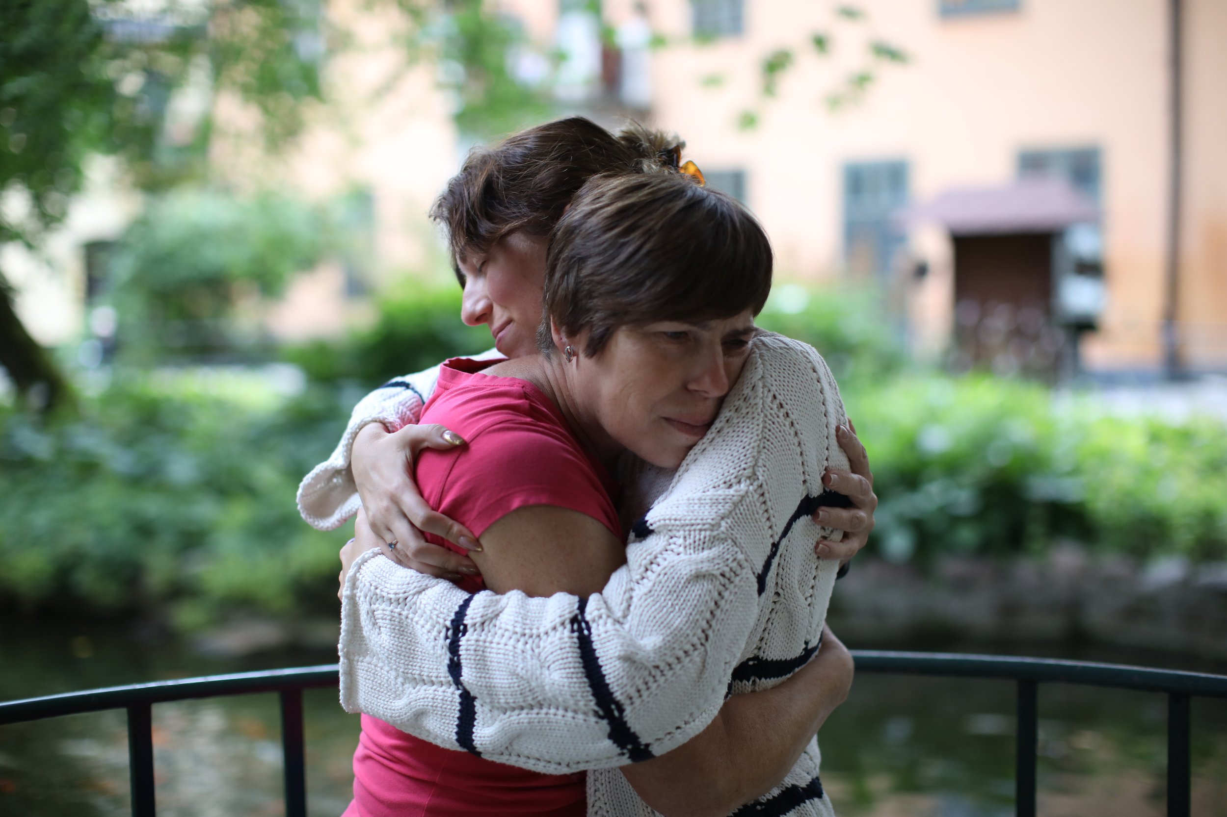  A tender moment between a mother and daughter. Tatiana has since returned to Kharkiv. This was her first visit to Sweden since the war started. 