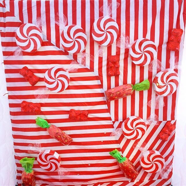 🍬Our Candy installation for #celebratedowncity ( just before Santa 🎅 moves in)!❤️
#art #design #installation #candy #christmas #holiday #mints #strawberry #gummybears #stripes #red #white #razzledazzle #pvd #providence #ri #rhodeisland
