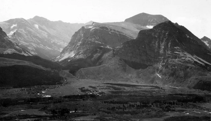 A post-boom Altyn on Cracker Flats as photographed by WT Stanton for the USGS in 1911.