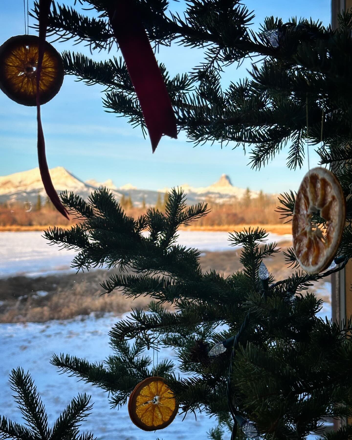 Wishing you a joyful end to 2023! We&rsquo;ve been embracing a mild start to winter by spending extra time with our loved ones and enjoying easy winter access to #glaciernps.