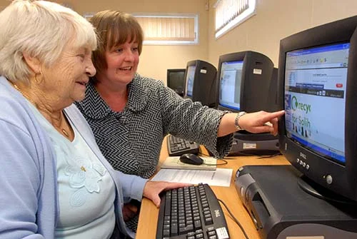VolunteerHelpingSeniorOnComputer.jpg