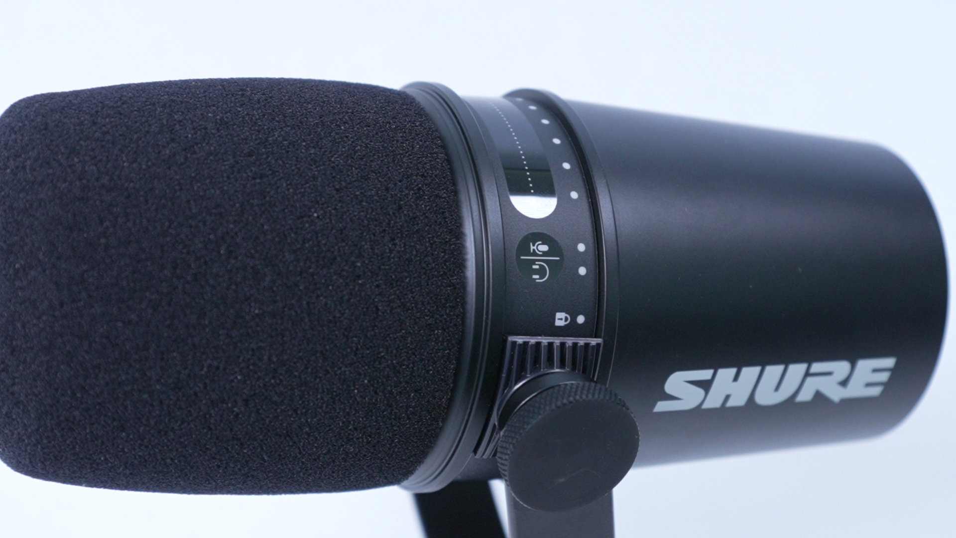  A closeup of the automatic level and headphone controls on the Shure MV7 Podcast Microphone 