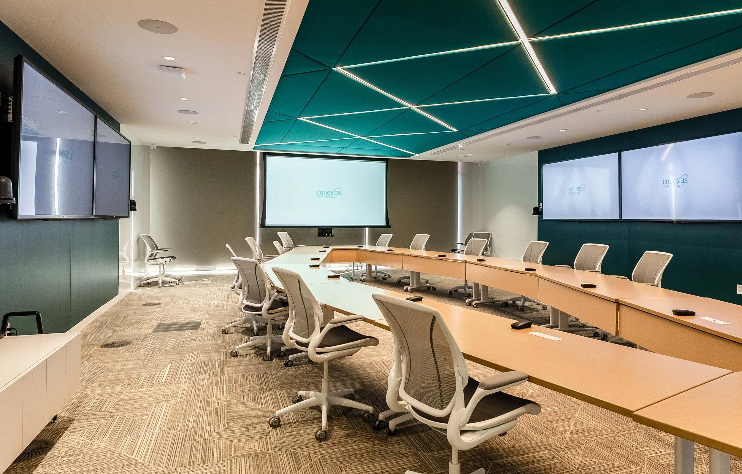 Meeting Rooms vs Boardrooms – Different AV for Different Needs