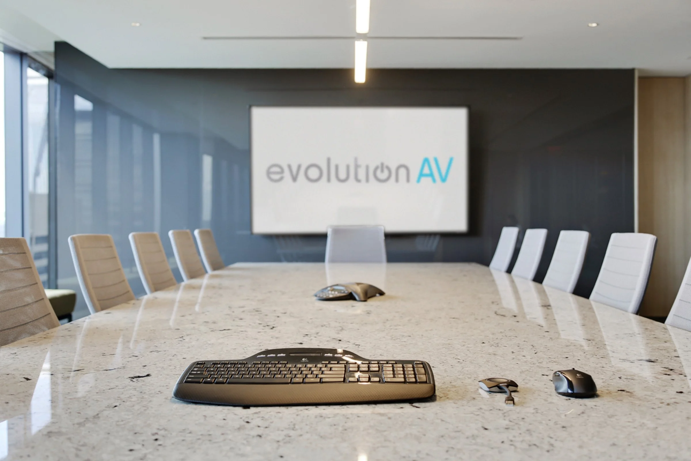 How to Choose the Right AV Equipment for Your Hybrid Meeting Rooms