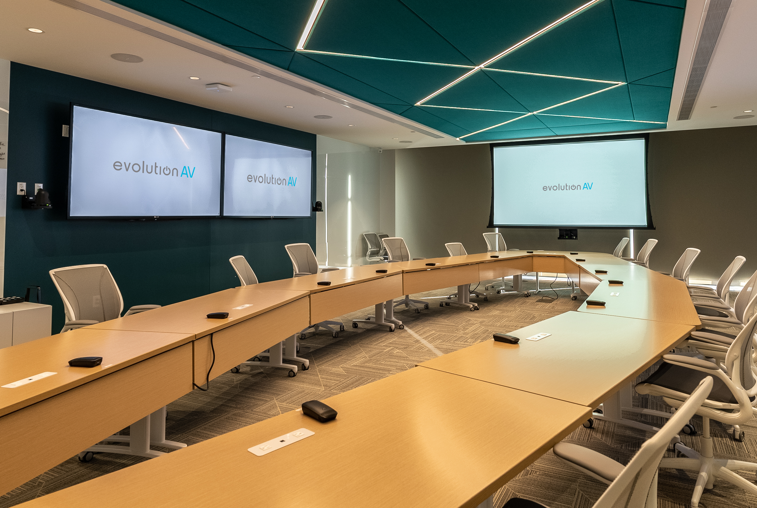 The Complete Guide to Commercial Digital Displays
