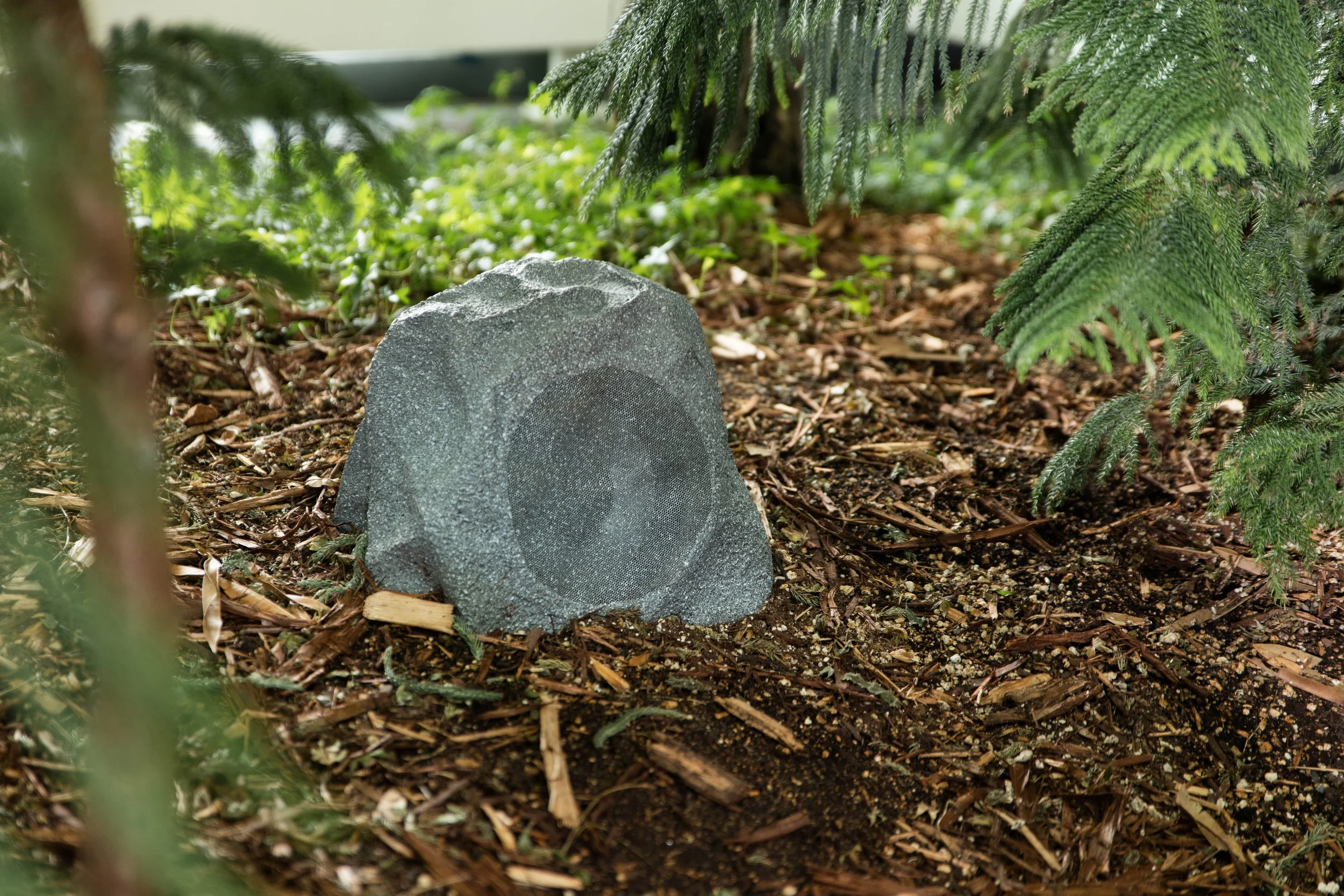 utdoor rock speaker designed to blend into landscaping for hidden AV and high-quality garden audio