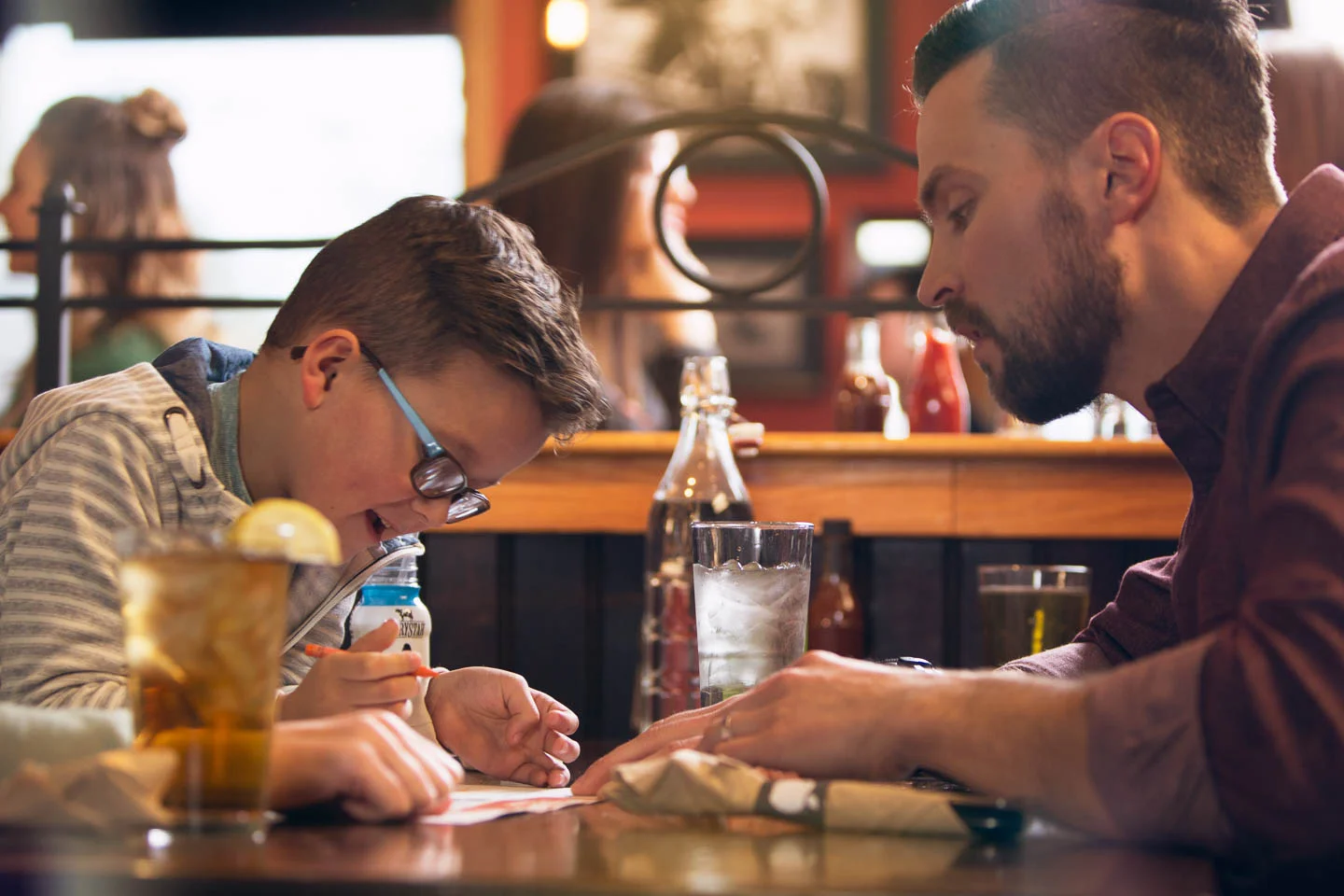 austin-walsh-studio-projects-applebees-17.jpg