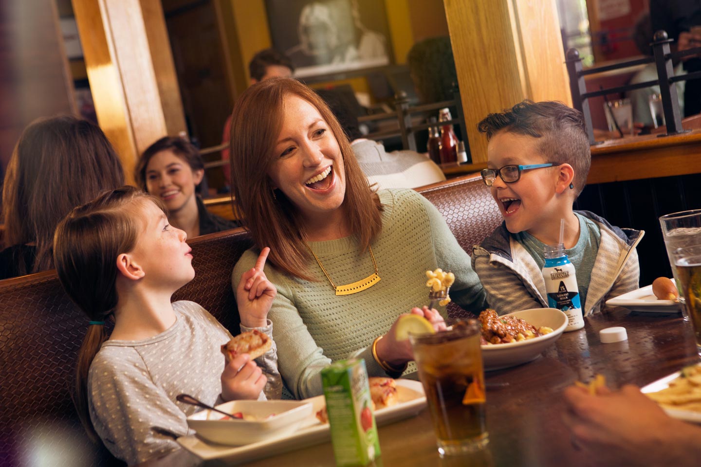 austin-walsh-studio-projects-applebees-19.jpg
