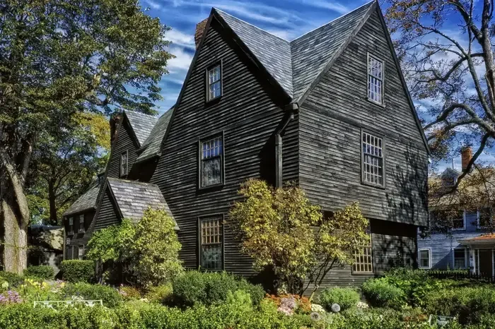 Paranormal ● the World.