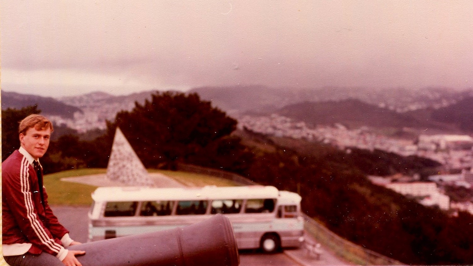 1982-2-061-2.jpg
