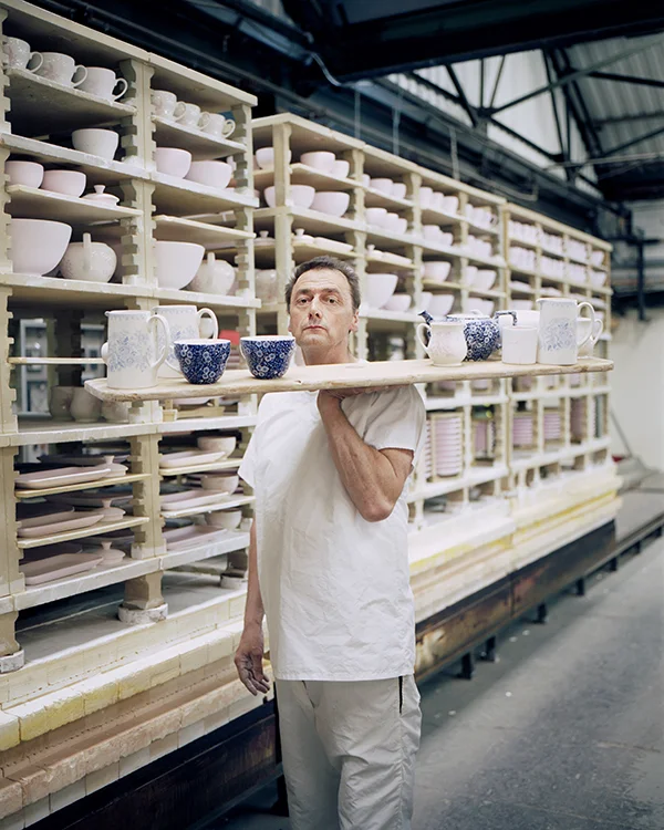 1_Keith-Flynn-at-work-at-Middleport-Potteries.jpg