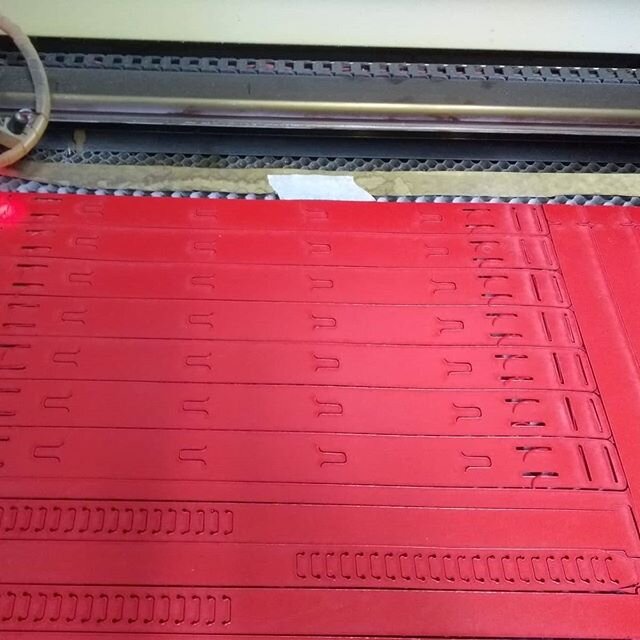 In the last 7days we've made 1650 face shields with 1150 now given out. A huge thanks to everyone who's donated to our fund, it's really helping us churn out more! Also big thanks to @betsybenn for loaning us the use of their lasercutter, allowing us