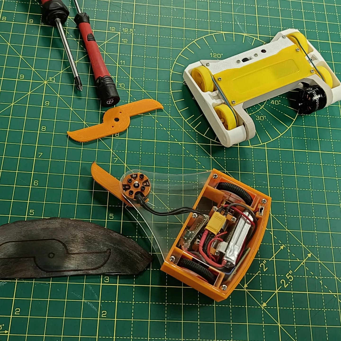 This week at the hackspace, we have a small infestation of antweight combat robots. It looks like they're still multiplying too.

#combatrobots #robotwars #maker #diy