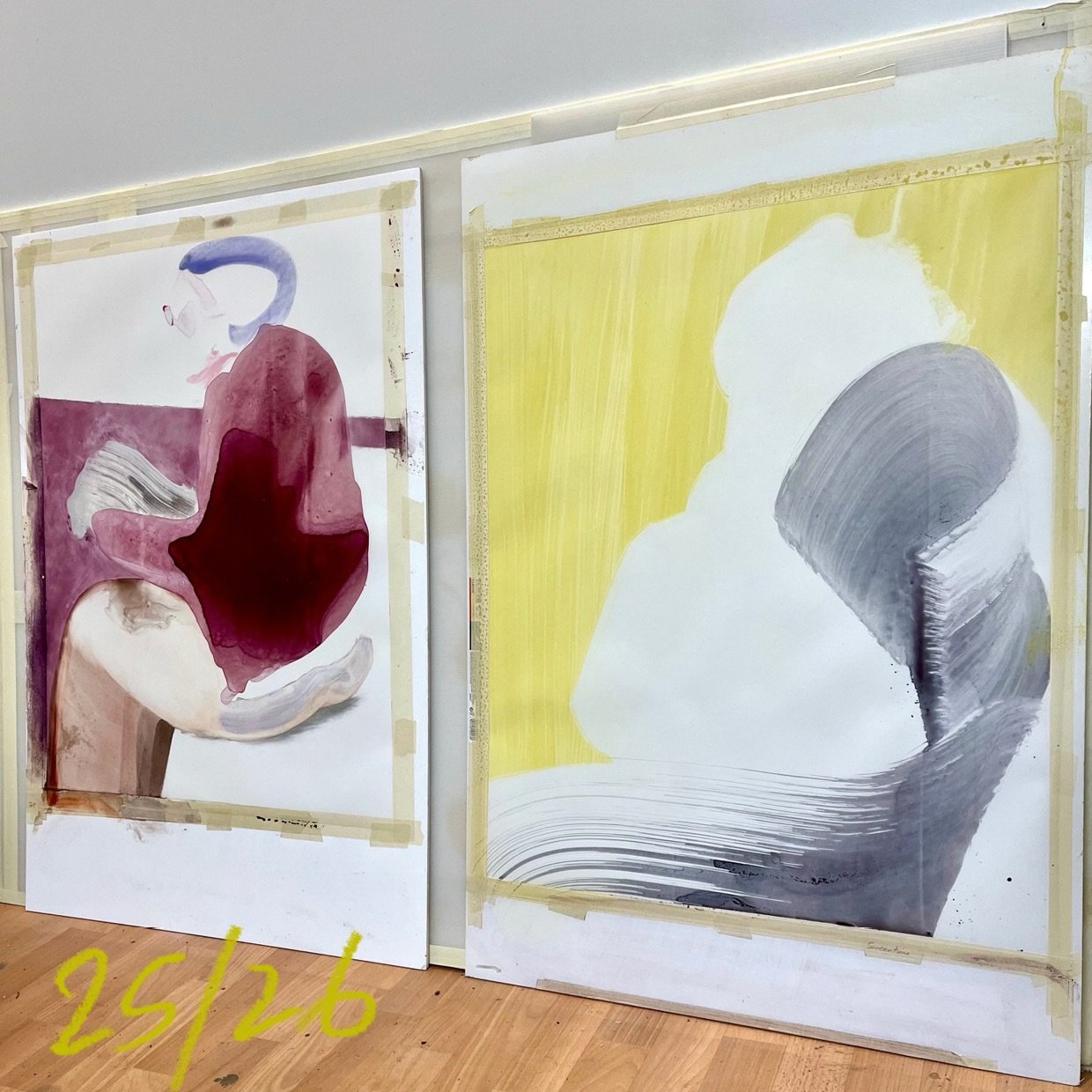 Studio snap - end of a year/ NY beginnings&hellip; 
2026 - all good wishes.
Paint busy, WIP, artwork sharing soon!
.
#painting #transparency #encounters  #zeitgenössischemalerei #berlinK&uuml;nstlerin