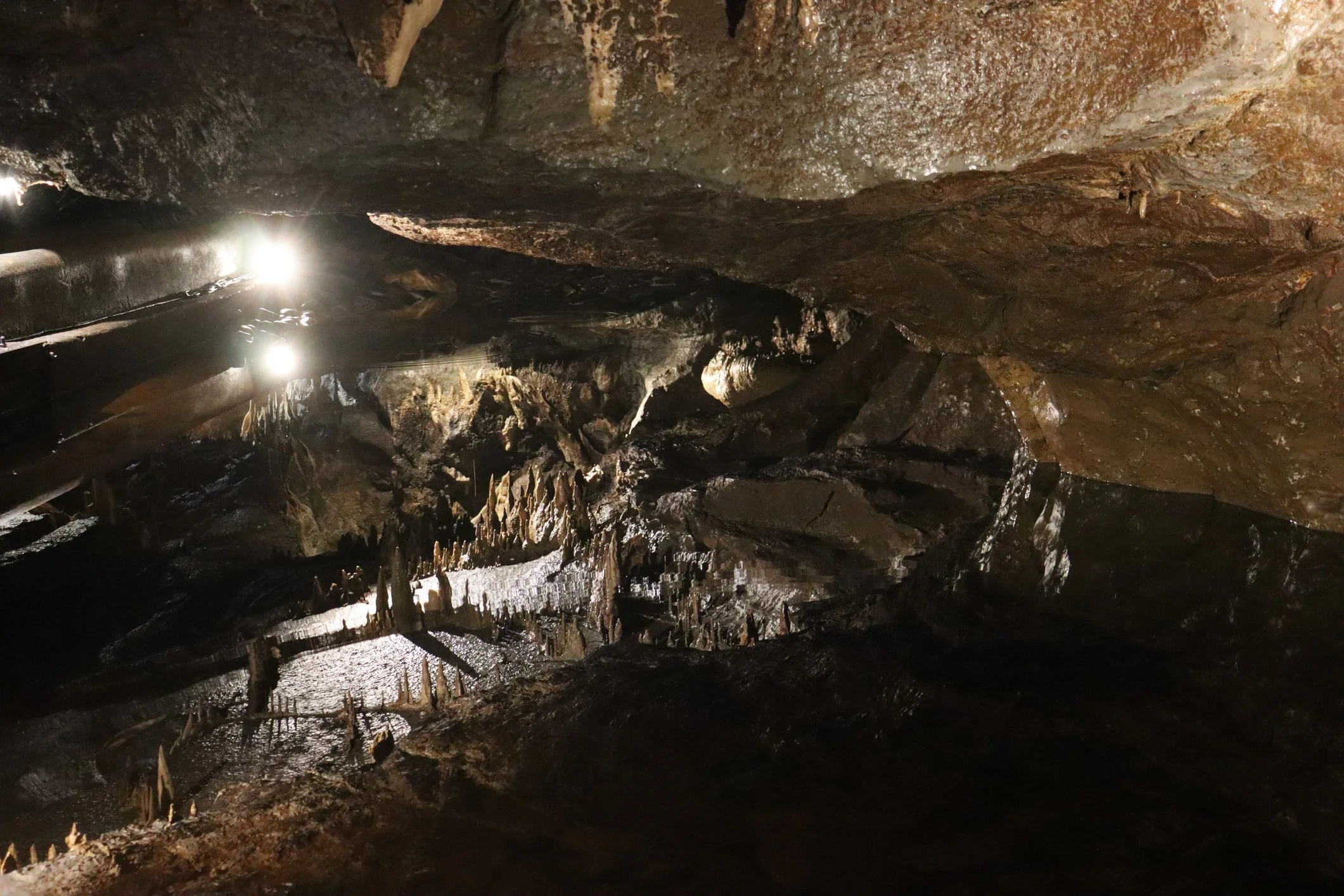 Ireland caves iStock-2211552028.jpg