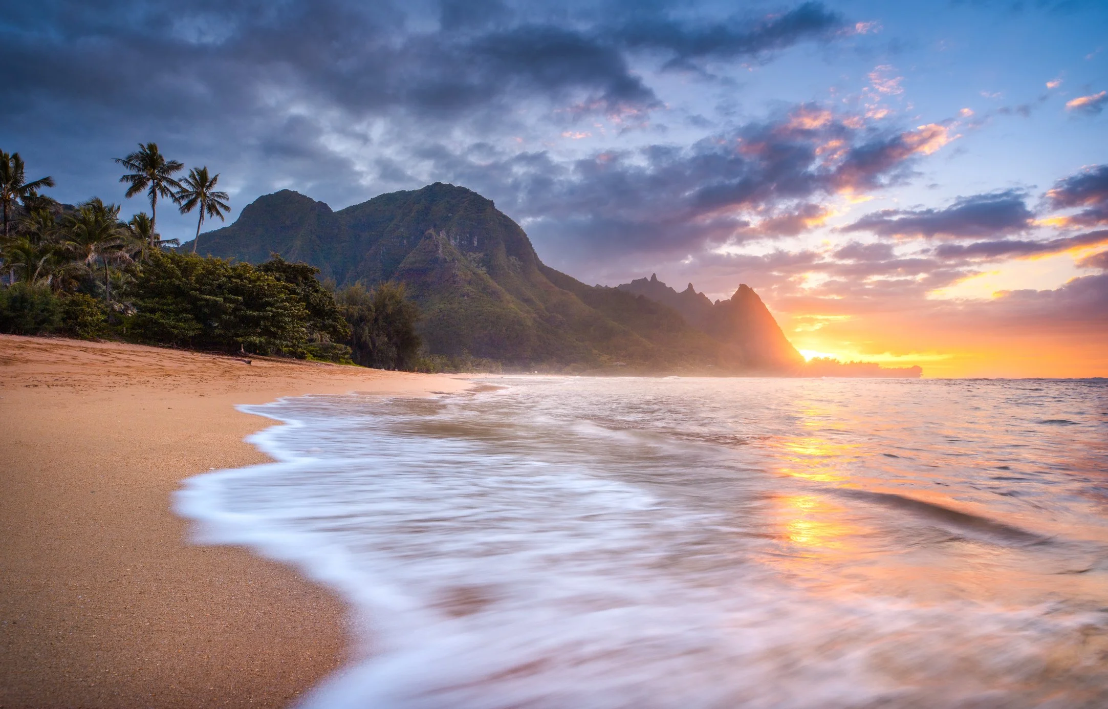 Tunnels Beach, Kauai iStock-2226438725.jpg