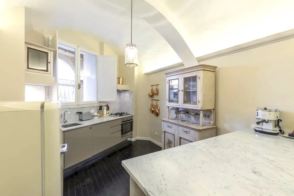 Apt Kitchen - HTT.jpg